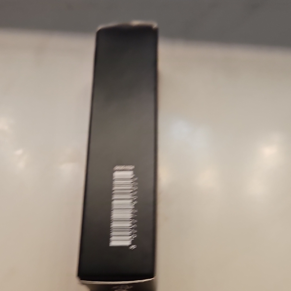 3D Hydra Lip Gloss in Black Packaging - Picture 11 of 14